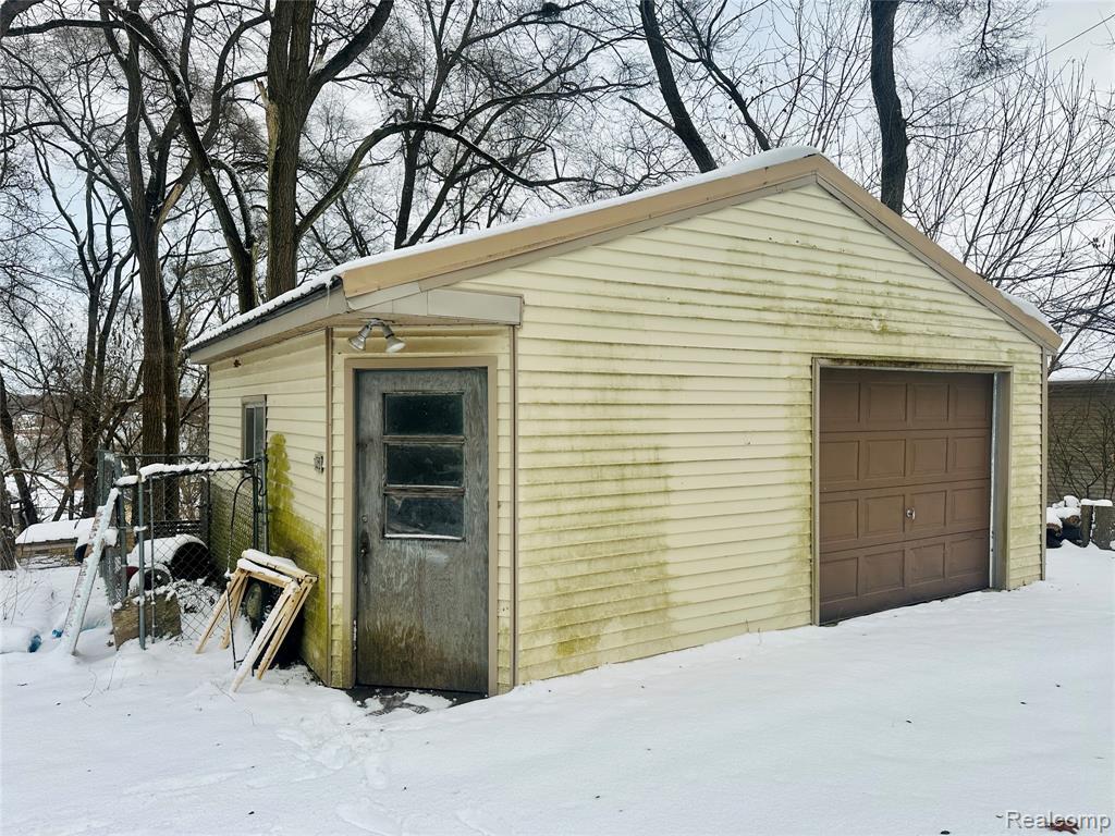 8092 Halfway Drive, Brighton, MI 48116 — Photo 3