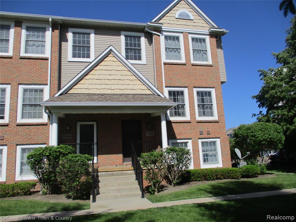 714 Eagle Drive, Fenton, MI 48430 — front exterior