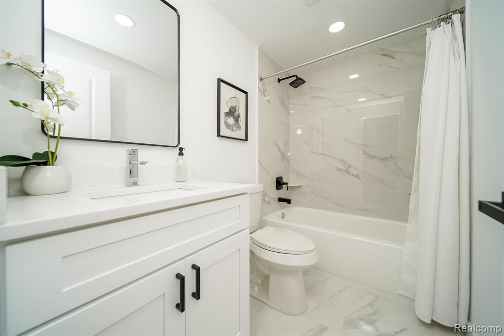 45293 Heatherwoode Lane, Macomb, MI 48044 — Photo 43