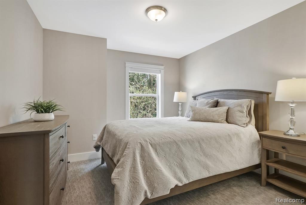 902 FERNWOOD Road, Royal Oak, MI 48067 — Photo 38