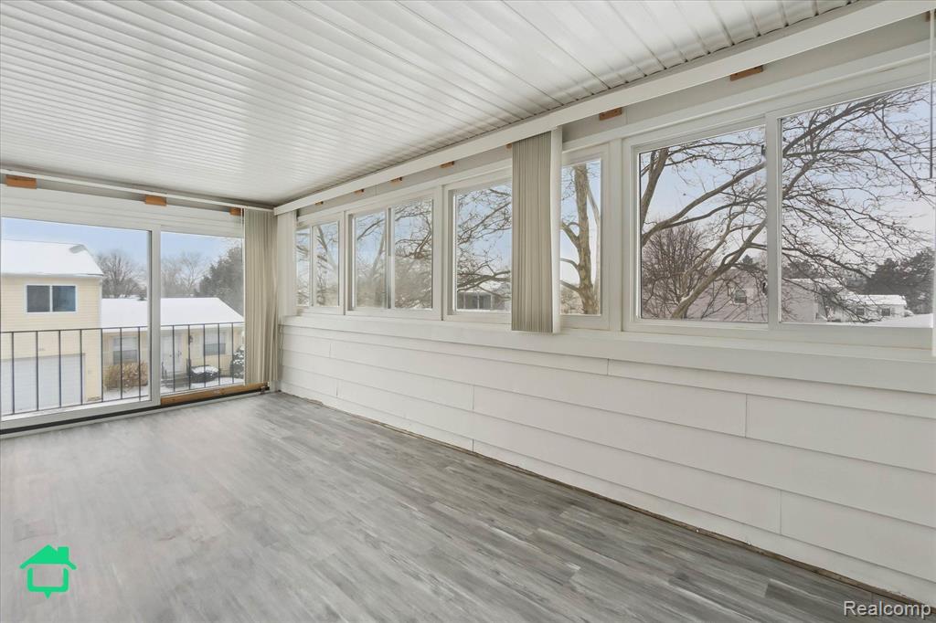 256 LAKE VILLAGE Drive, Walled Lake, MI 48390 — Photo 18