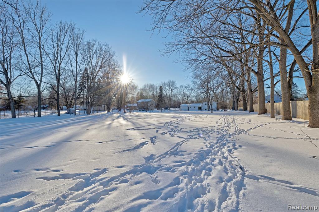 4380 Baza, Leonard, MI 48367 — Photo 38