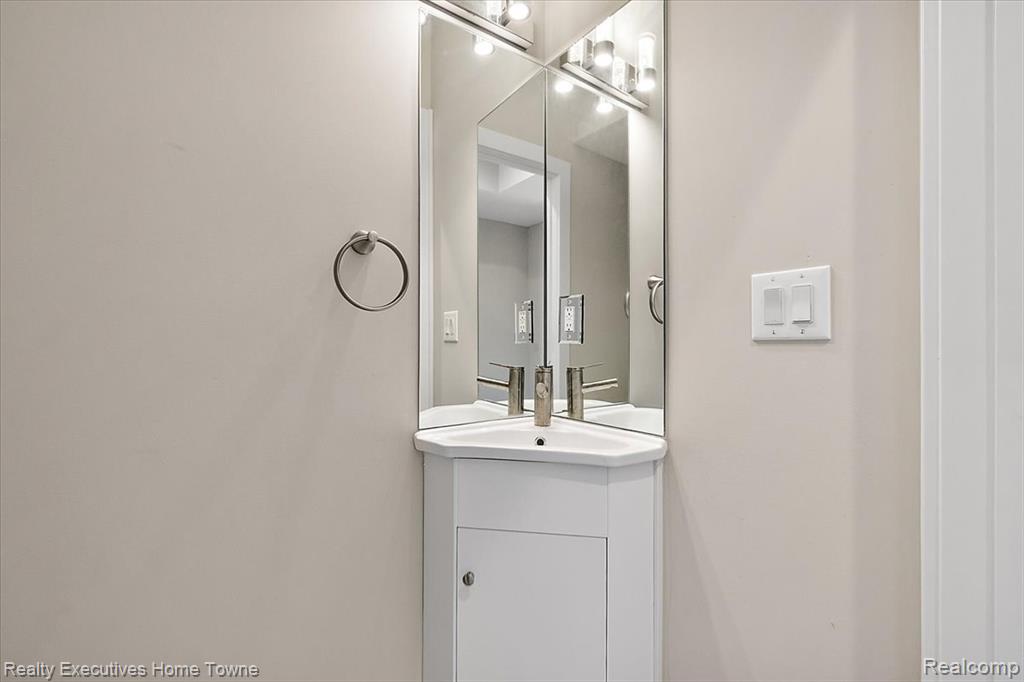 236 Erskine Street Erskine Street Unit 23, Detroit, MI 48201 — Photo 38