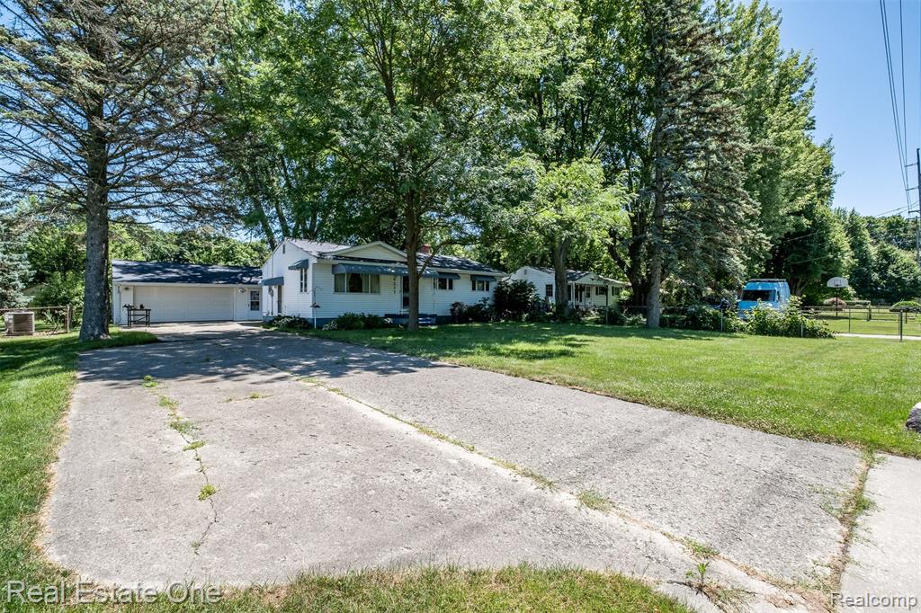 4217 Carmanwood Drive, Flint, MI 48507 — Photo 3