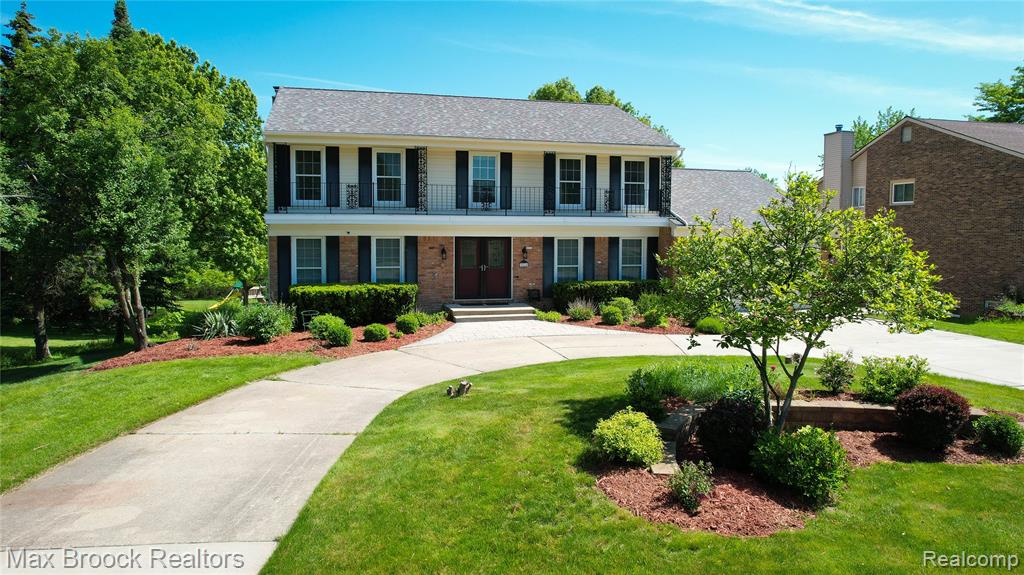 5415 White Hall Circle Circle, West Bloomfield, MI 48323 — front exterior