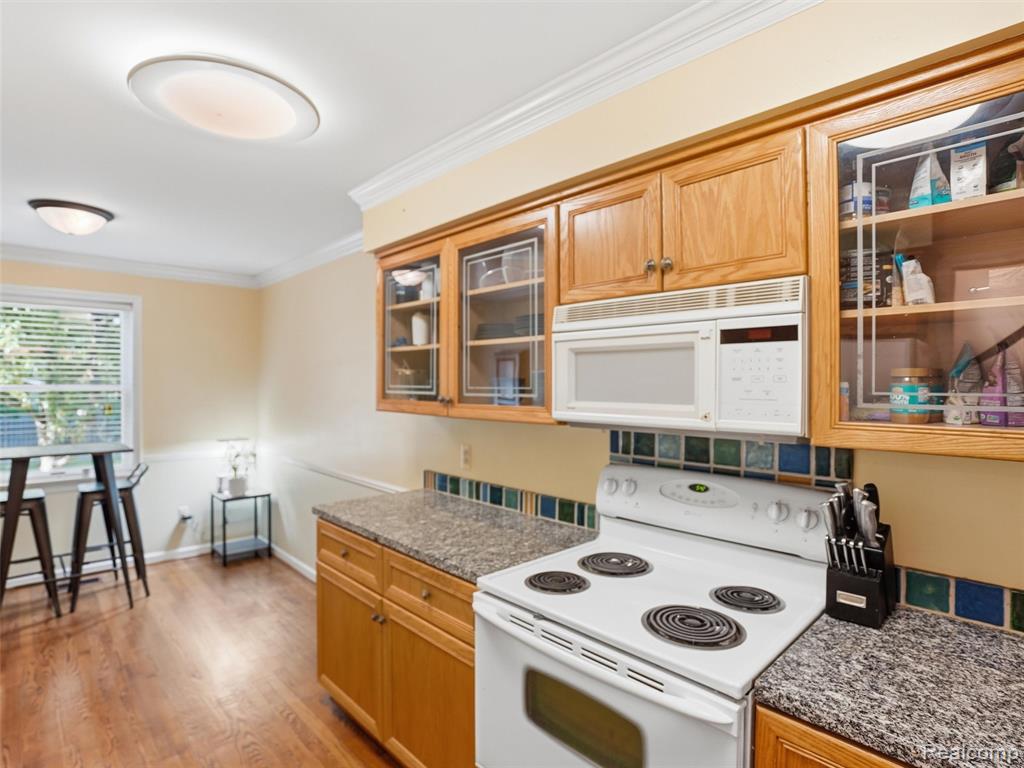 426 Oak Run Court, Royal Oak, MI 48073 — Photo 10