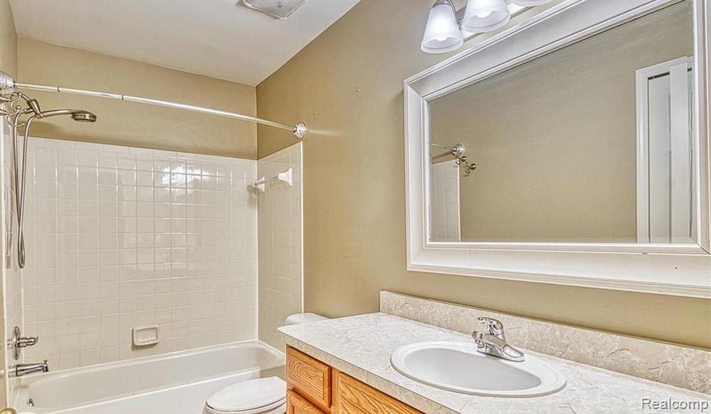 49865 CRANBERRY CREEK Drive, Macomb, MI 48042 — Photo 17