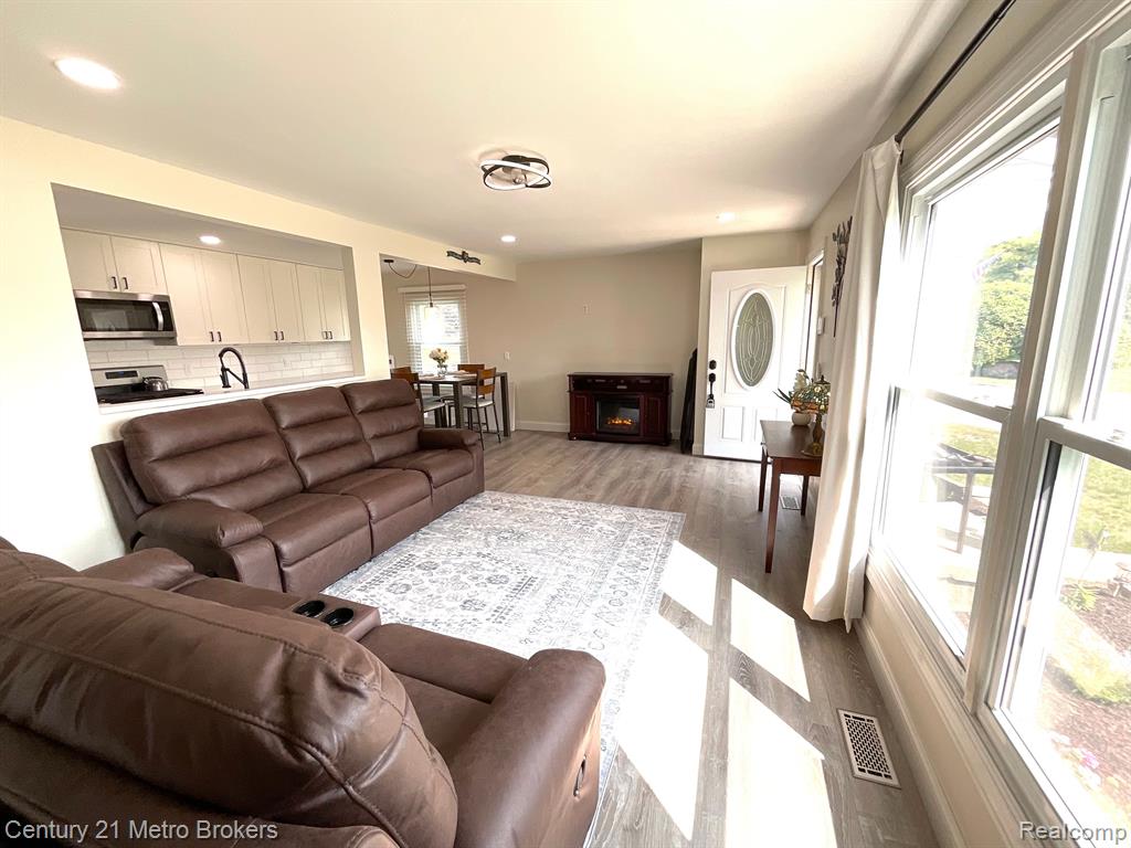 9446 PARKWOOD N, Davison, MI 48423 — Photo 16