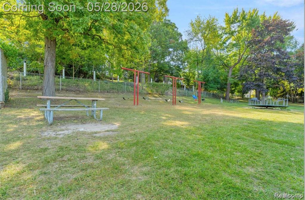 6910 Leytonstone Boulevard, West Bloomfield, MI — Photo 43