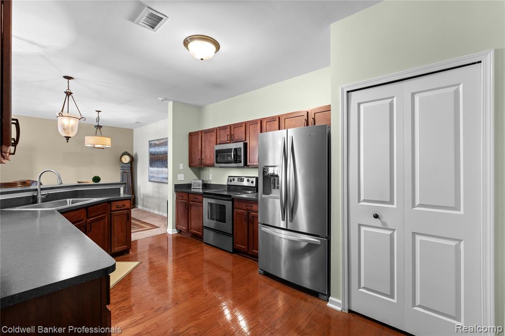3898 Radcliff Drive, 129, Canton, MI 48188 — Photo 13