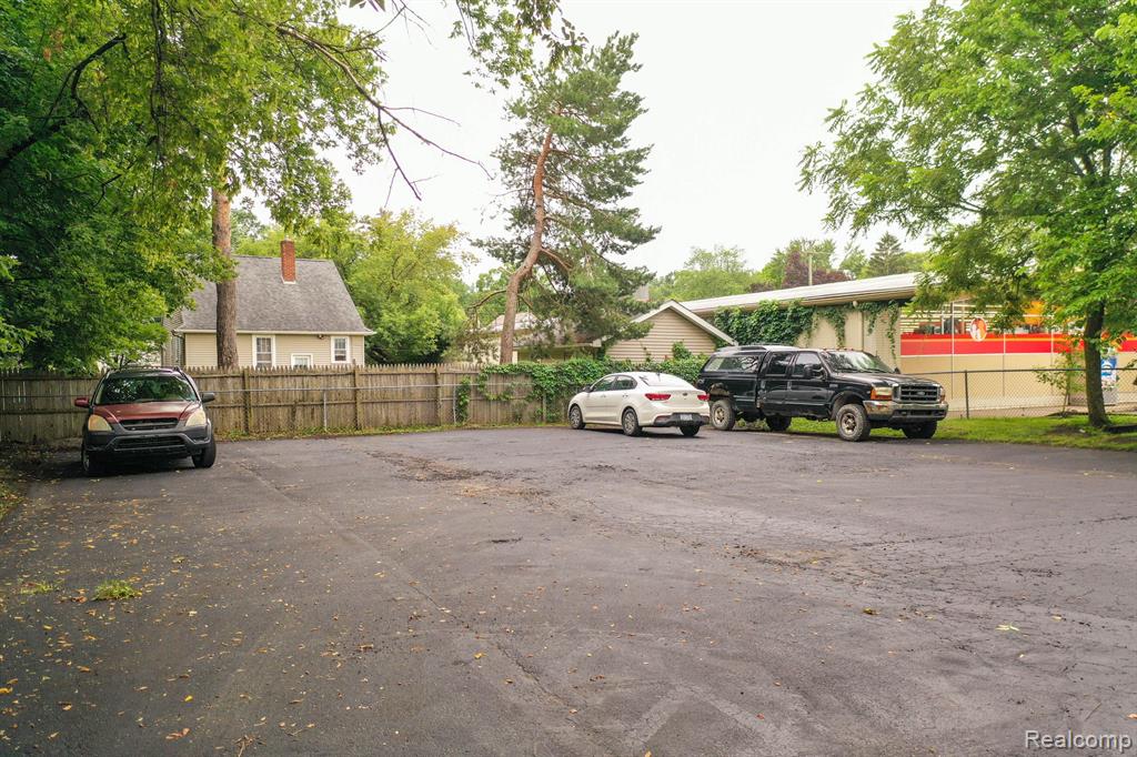 515 E GRAND RIVER Avenue, Howell, MI 48843 — Photo 18