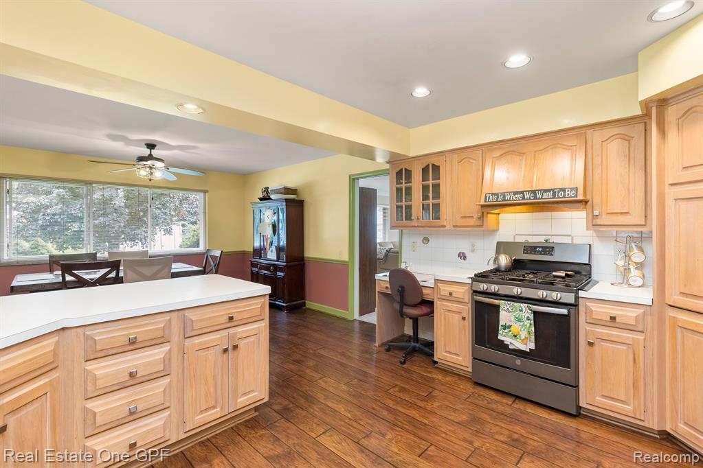 60 MOORLAND Drive, Grosse Pointe Shores, MI 48236 — Photo 24