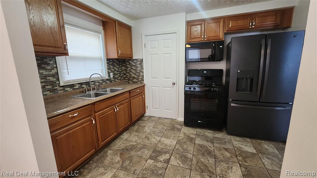 49 E Fairmount Avenue, Pontiac, MI 48340 — Photo 11