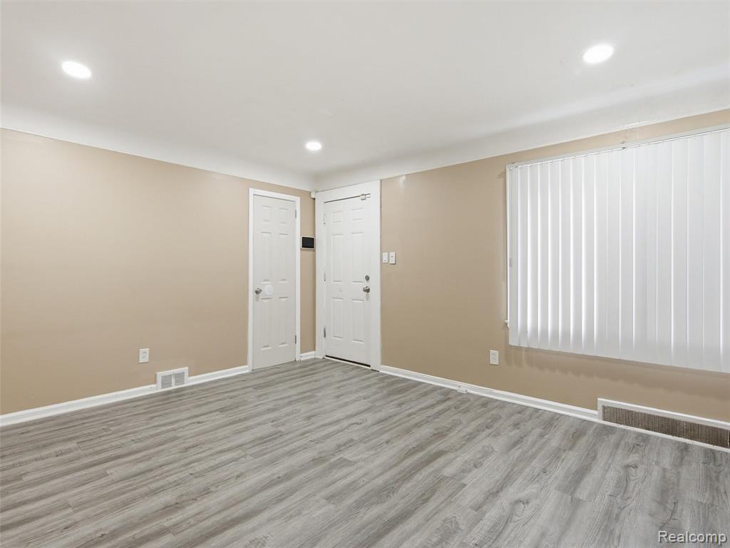 15663 Carlisle Street - Photo 3