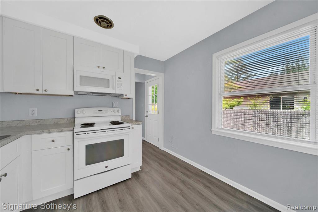 817 W 12 MILE Road, Royal Oak, MI 48073 — Photo 8