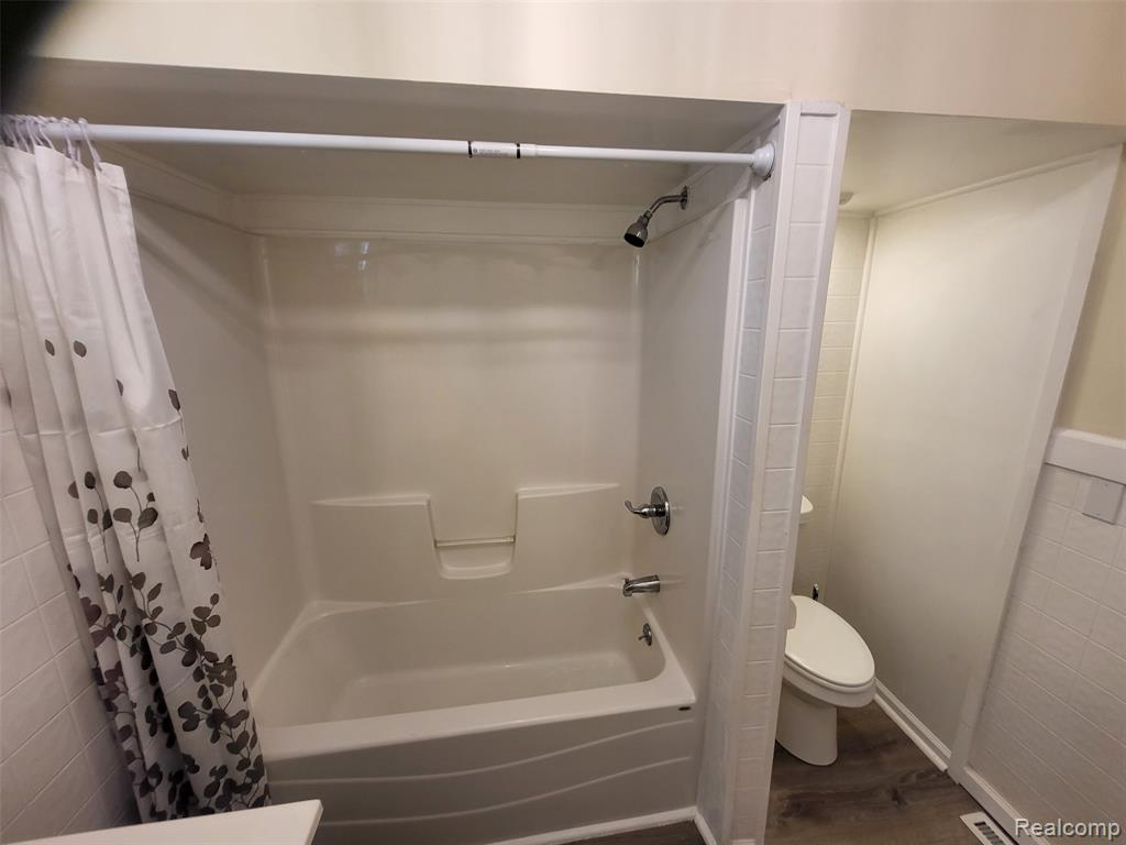 477 Crediton Street, Lake Orion, MI 48362 — Photo 17
