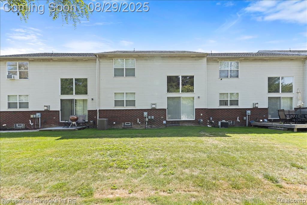 19236 W 11 Mile Road, Lathrup Village, MI 48076 — Photo 33
