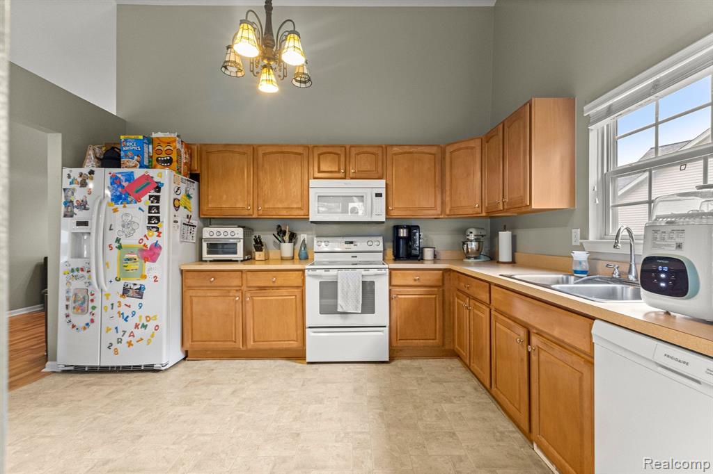 23879 ASHLEY Drive, Flat Rock, MI 48134 — Photo 12