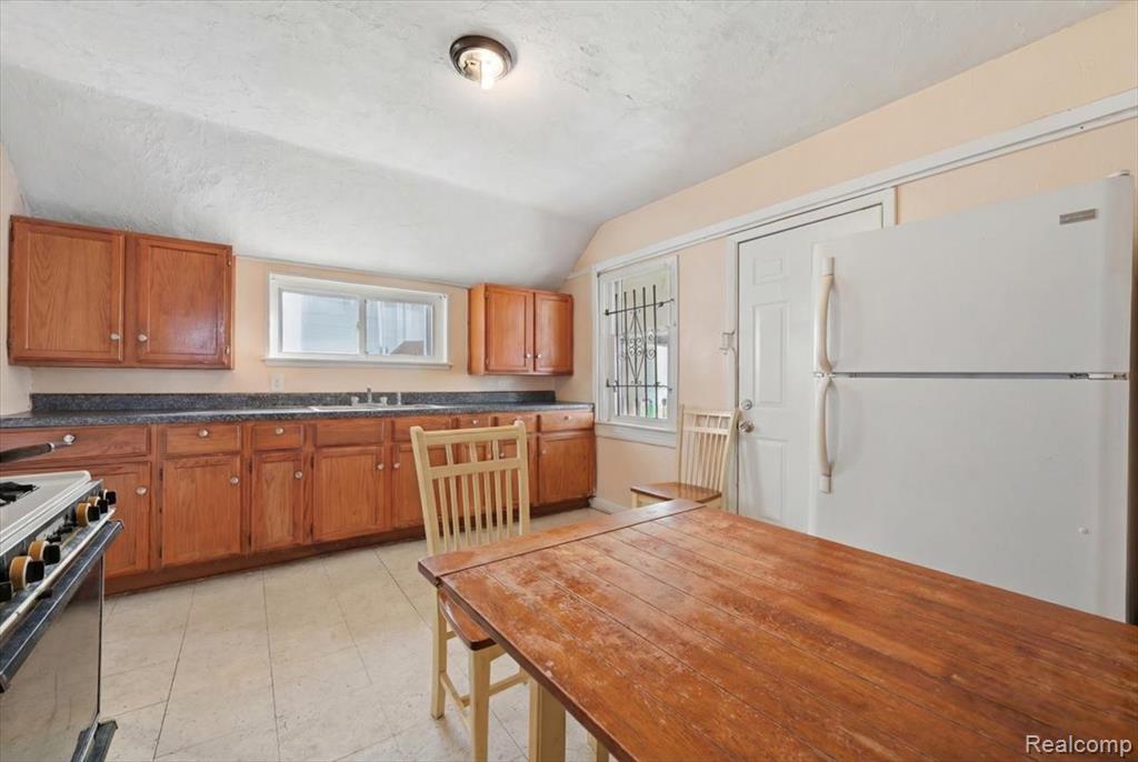 2745 VERMONT ST - Photo 5