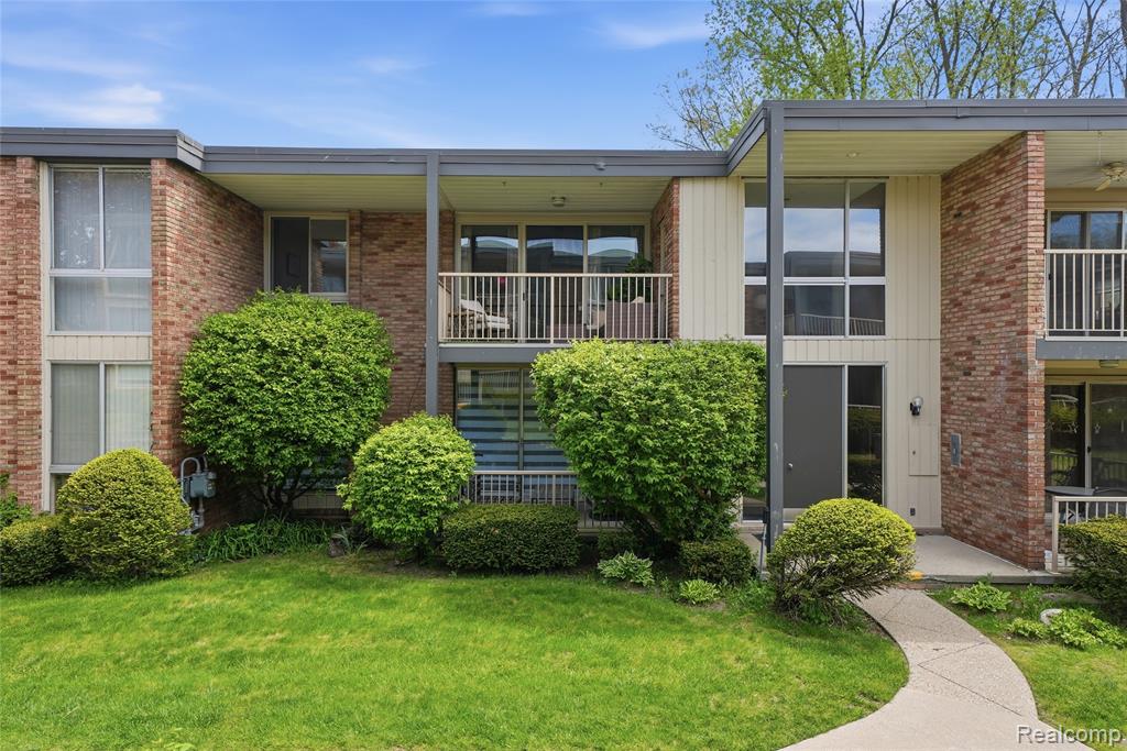 4041 W Maple Road, E203, Bloomfield Hills, MI 48301 — Photo 2