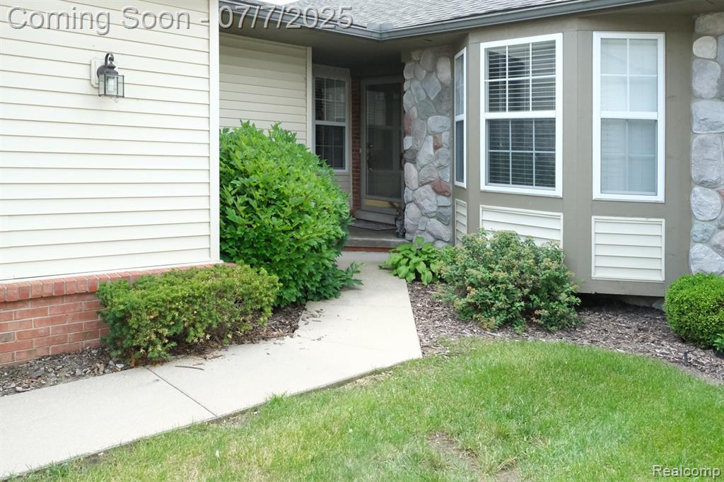 1875 N Kenwyck Drive, Ypsilanti, MI 48198 — Photo 2