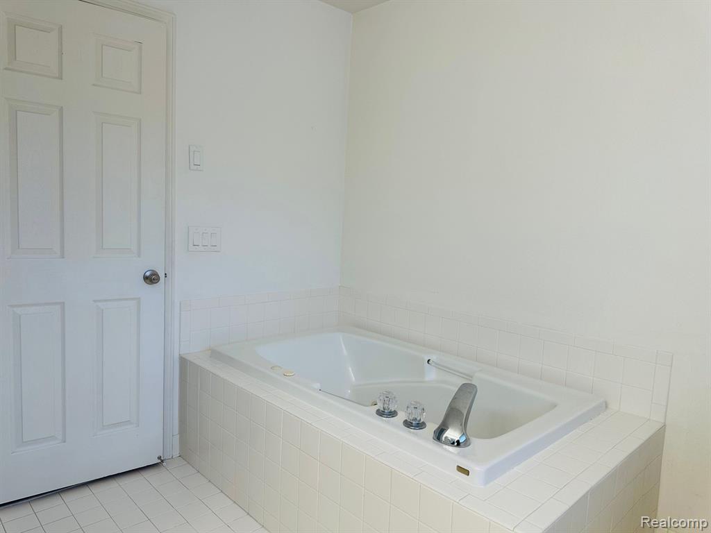 5313 SIMPSON LAKE Road, West Bloomfield, MI 48323 — Photo 11
