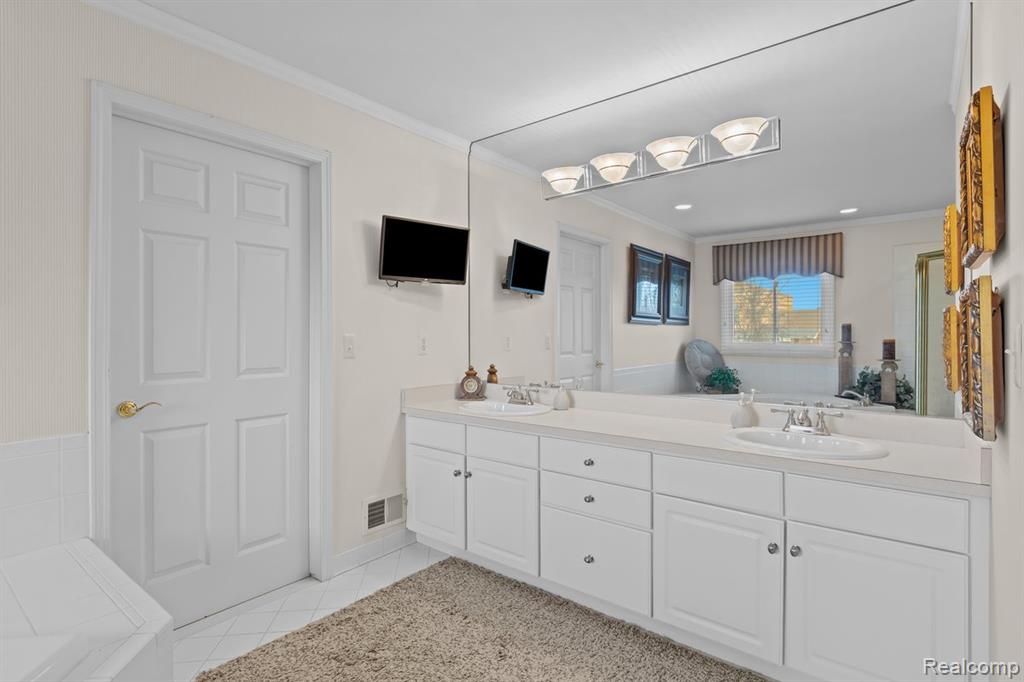 54675 Aurora Park, Shelby Twp, MI 48316 — Photo 37
