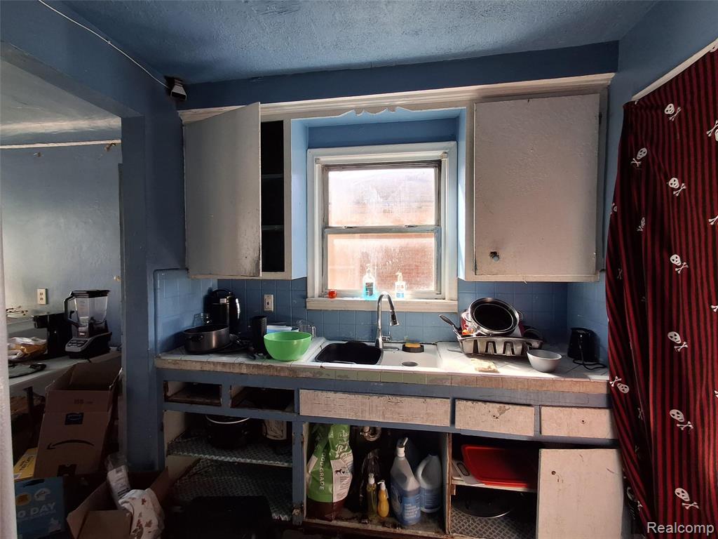 8575 Sussex Street, Detroit, MI 48228 — Photo 7