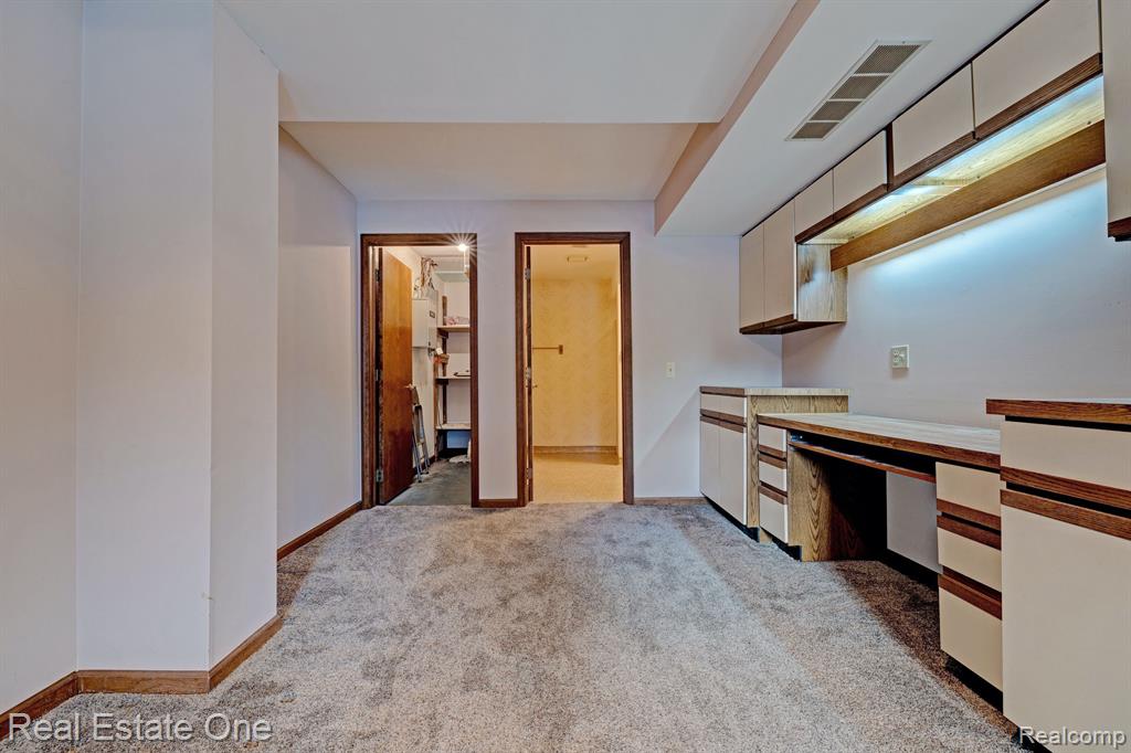 9045 E BLUEWATER Drive, Clarkston, MI 48348 — Photo 31