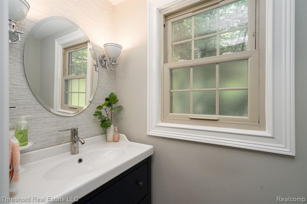 29090 Kendallwood Drive, Farmington, MI 48334 — Photo 14