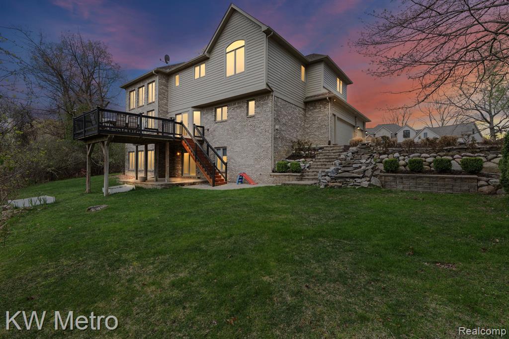 9025 HURON BLUFFS Drive, White Lake, MI — Photo 34