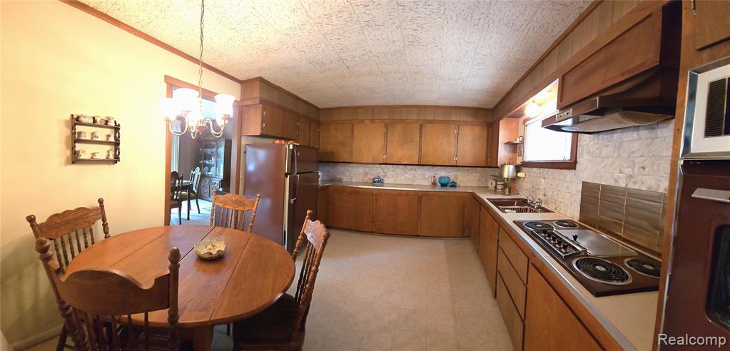 10040 Stinchfield Woods Road, Pinckney, MI 48169 — Photo 10