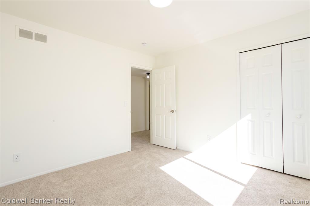 46038 SPINNING WHEEL Drive, Canton, MI 48187 — Photo 26