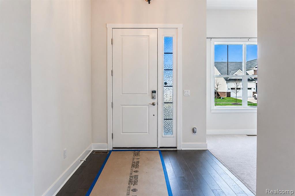 5545 Helmsdale Boulevard, West Bloomfield, MI — Photo 8