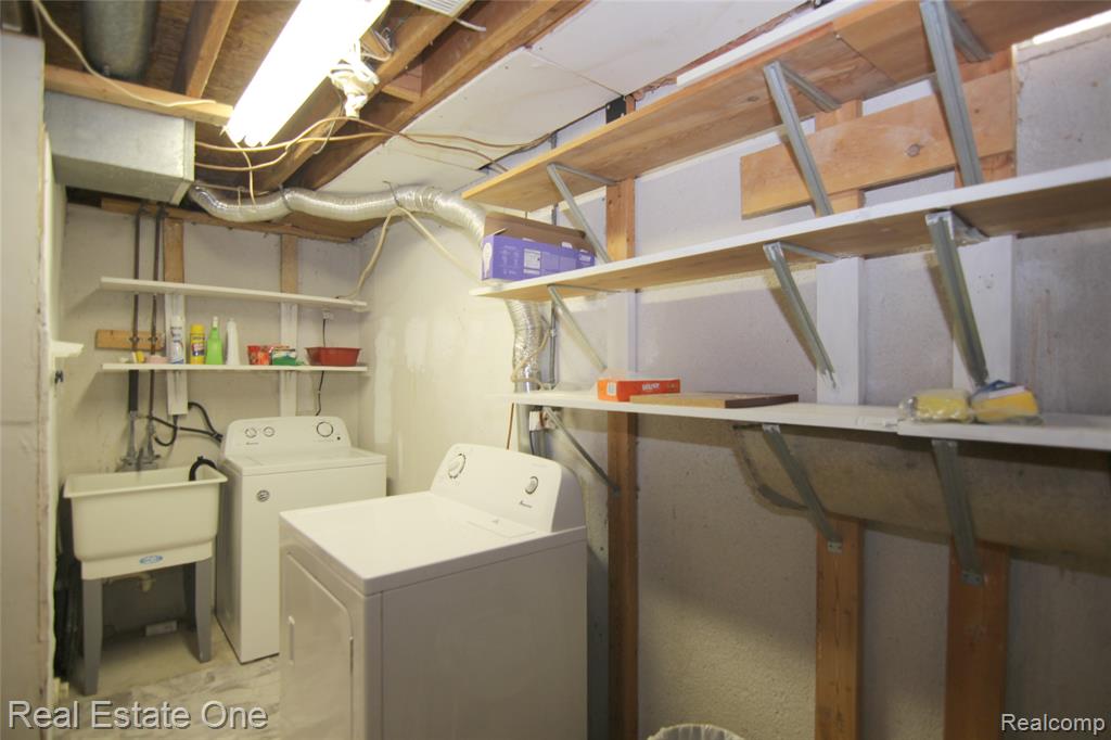 5590 GREENBRIAR Drive, West Bloomfield, MI — Photo 35