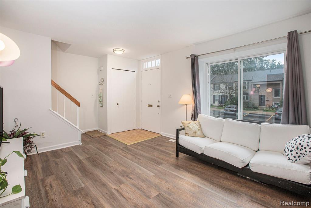 3481 BURBANK Drive, Ann Arbor, MI 48105 — Photo 4