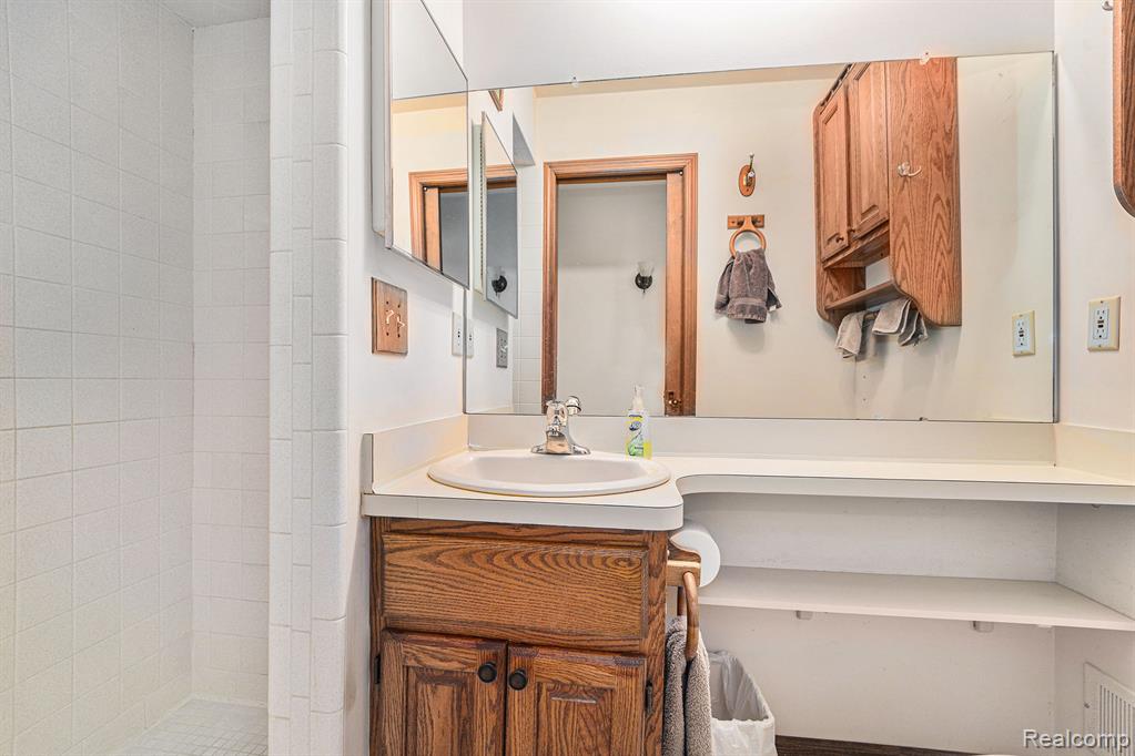 48796 Palmyra Drive, Shelby Twp, MI 48317 — Photo 13