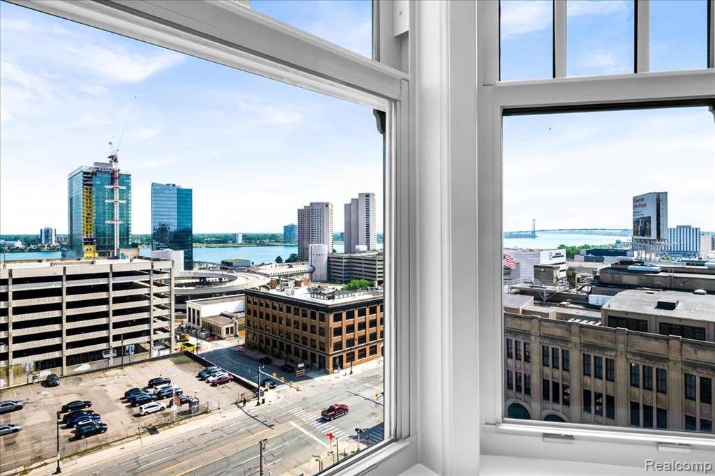 525 W LAFAYETTE Boulevard - Photo 3