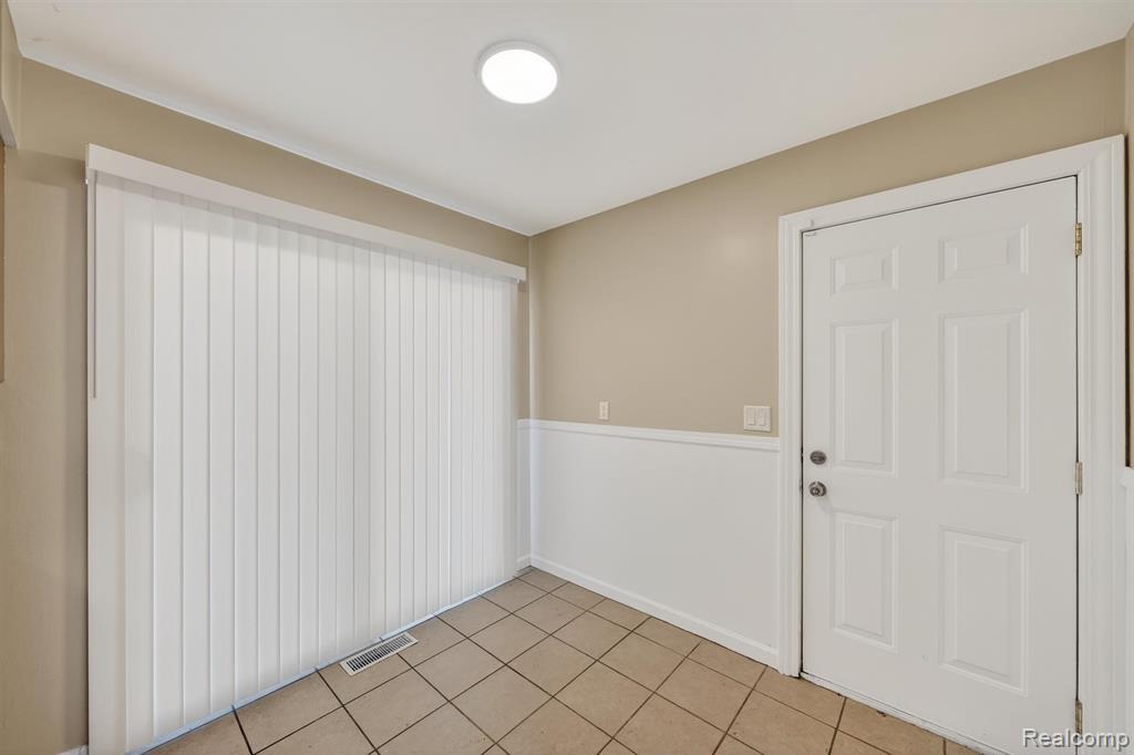 15654 Isabelle Street, Romulus, MI 48174 — Photo 11