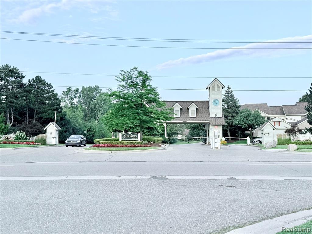 7288 Simsbury Dr. Drive, 24, West Bloomfield, MI — front exterior