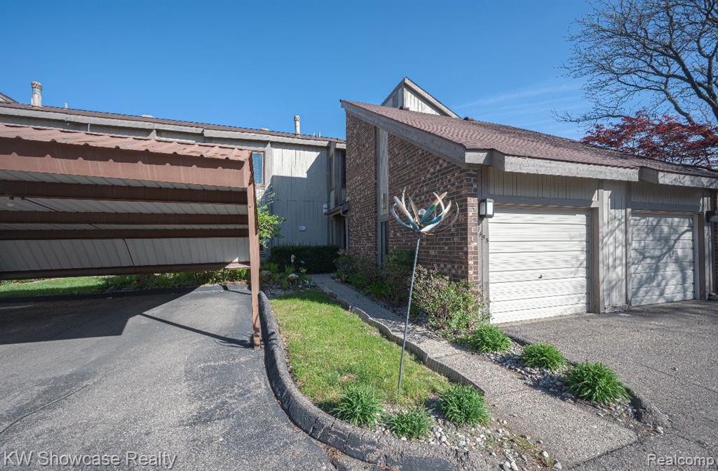 7455 BRYNMAWR Court, 31, West Bloomfield, MI — Photo 36