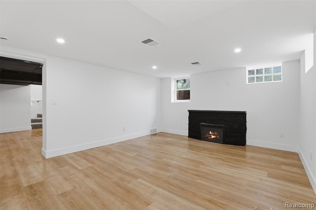 18001 Elizabeth Street, Roseville, MI 48066 — Photo 32