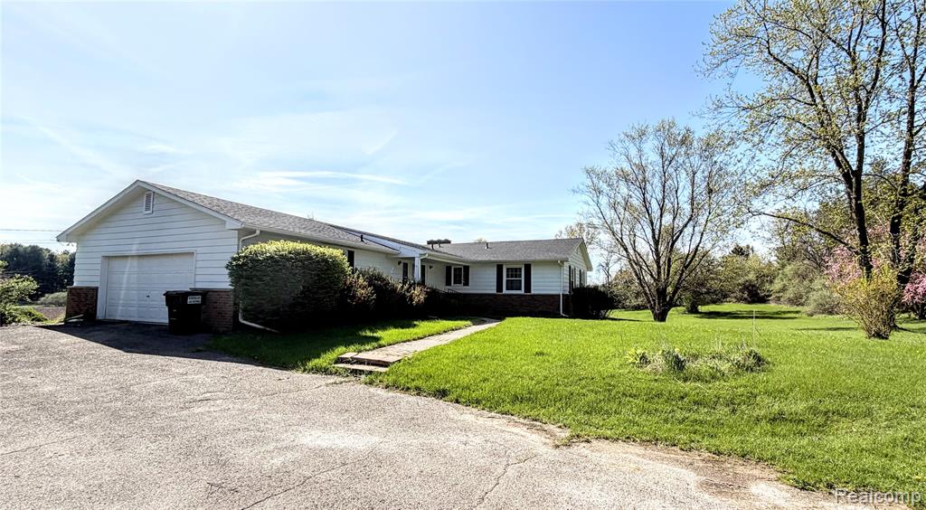 8079 Farley Road, Pinckney, MI 48169