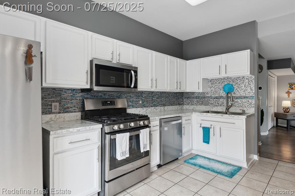 26708 Ashton Drive, Woodhaven, MI 48183 — Photo 15