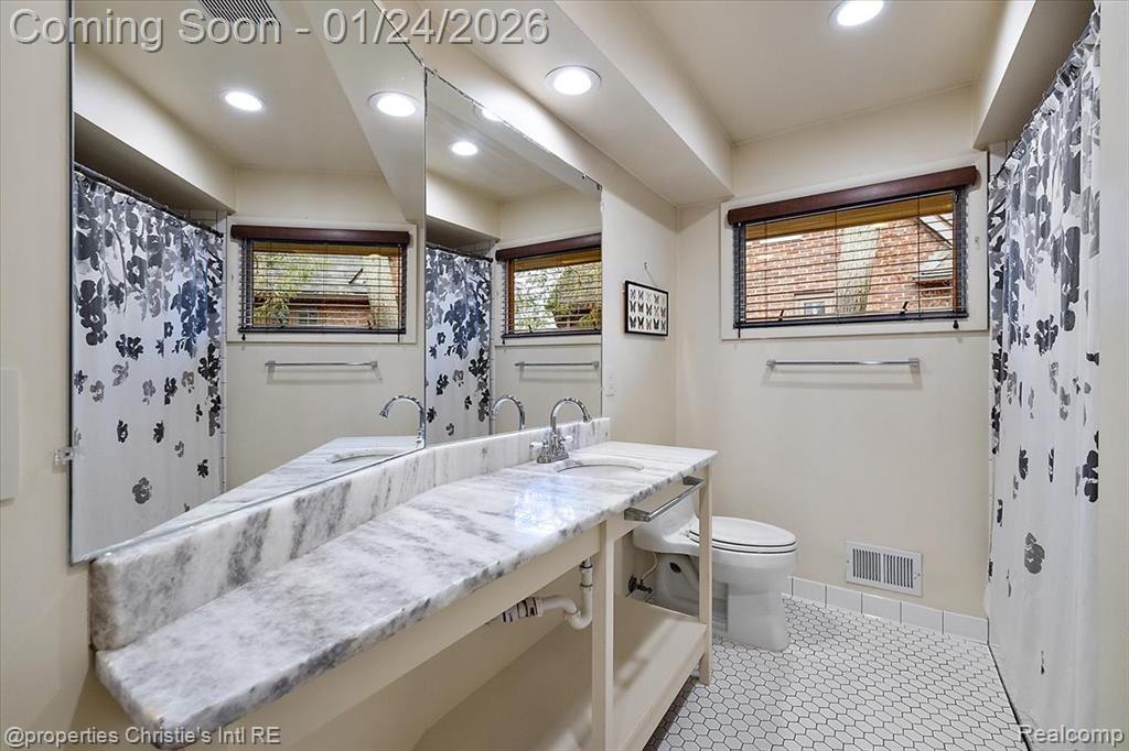 765 Barrington Road, Grosse Pointe, MI 48230 — Photo 32