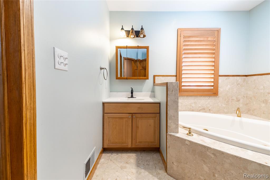 9362 Owen Street, Grosse Ile, MI 48138 — Photo 17