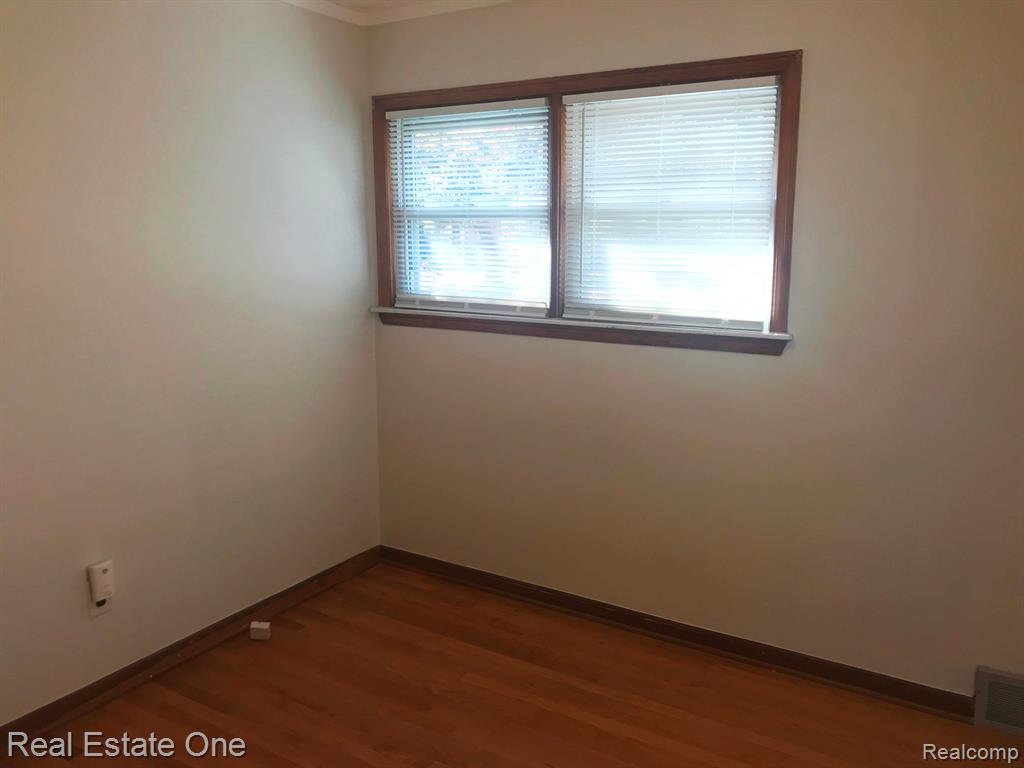 706 SYMES Avenue, Royal Oak, MI 48067 — Photo 14