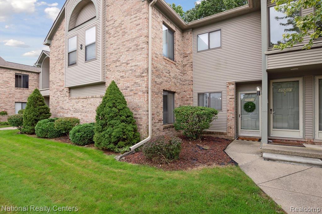 42595 LILLEY POINTE Drive, Canton, MI 48187 — Photo 2
