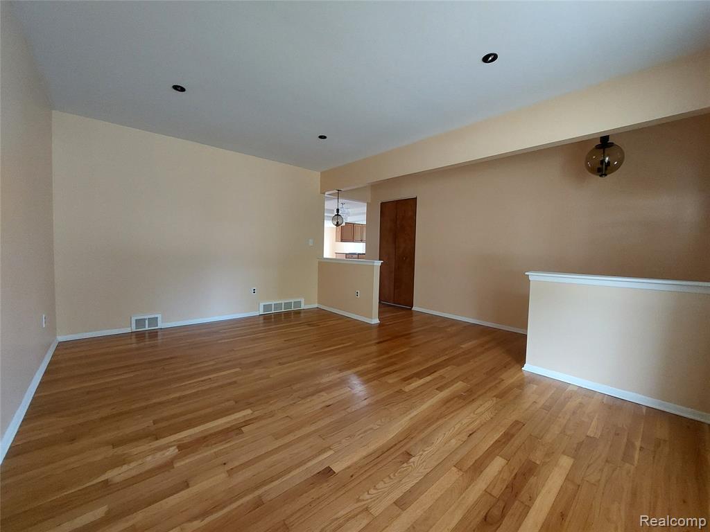 5080 Abington Drive, Troy, MI 48085 — Photo 9