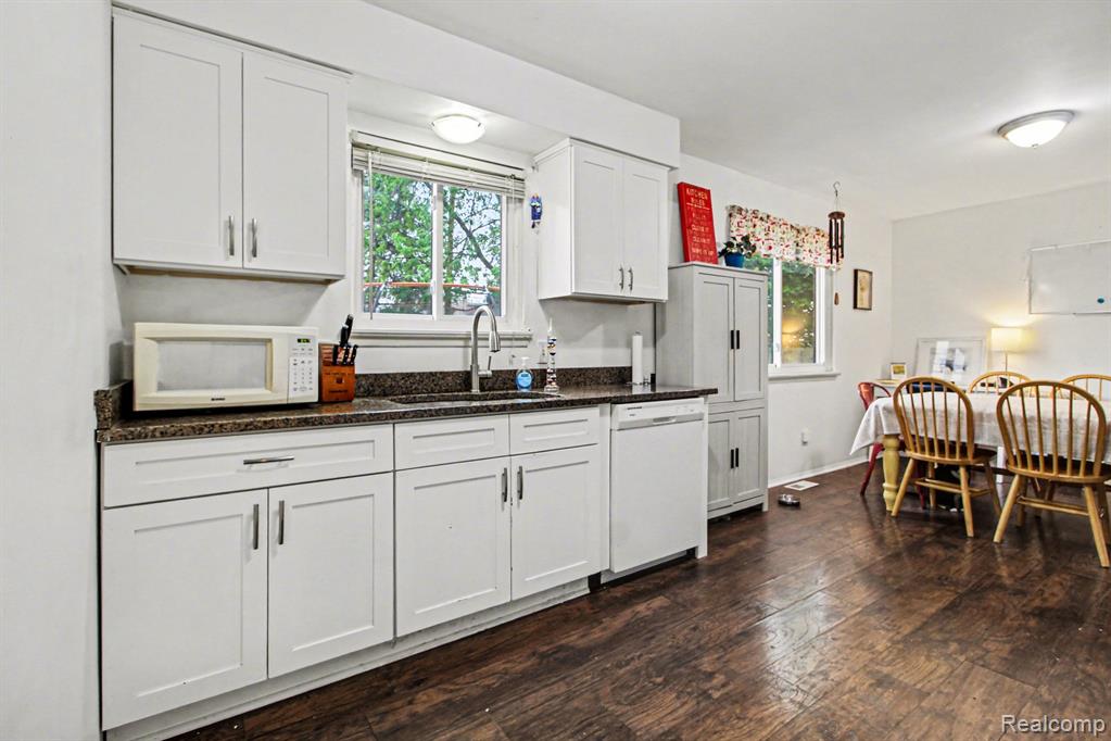 8732 Fremont Street, Westland, MI — Photo 12